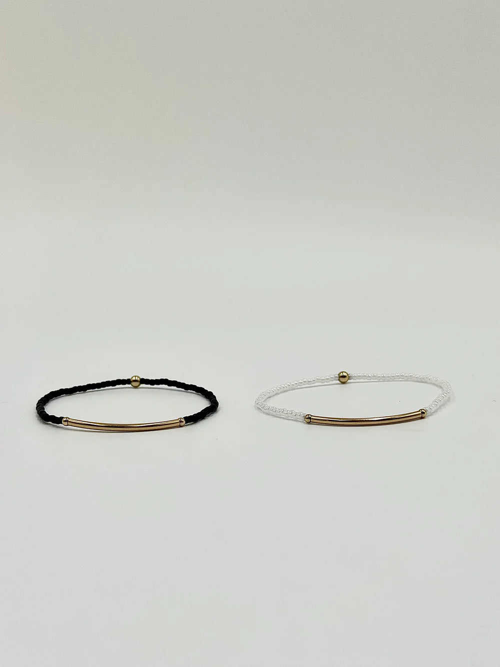 DANE JEWELLERY - PETITE GOLD BAR BLACK SEED BEAD BRACELET – The Luxe Edit